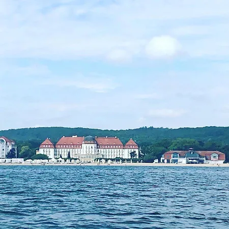 Yacht Queen B Houseboat * Sopot