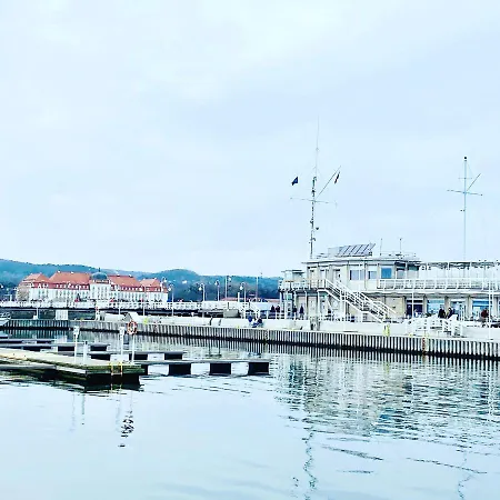 Yacht Queen B Houseboat Sopot