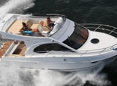 Botel Yacht Queen B Houseboat