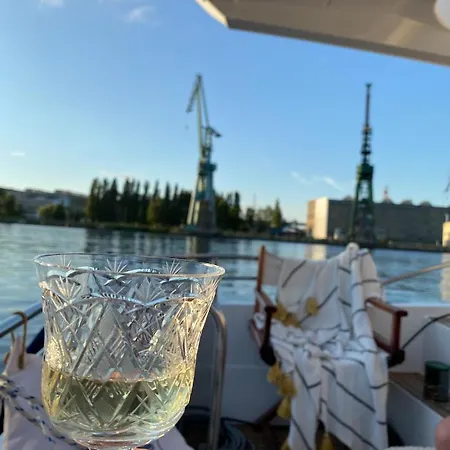 Botel Yacht Queen B Houseboat Sopot