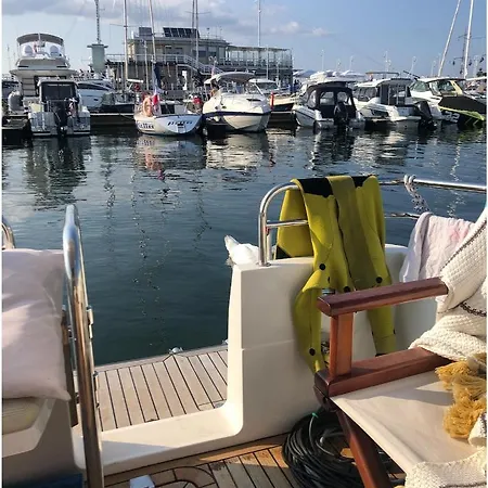 Yacht Queen B Houseboat Sopot