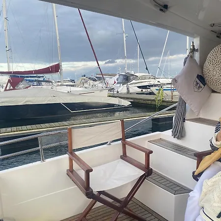 Yacht Queen B Houseboat * Sopot