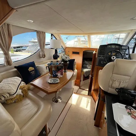 Yacht Queen B Houseboat
