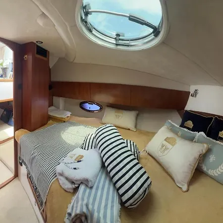 Yacht Queen B Houseboat * Sopot