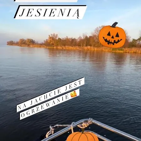 Yacht Queen B Houseboat *
