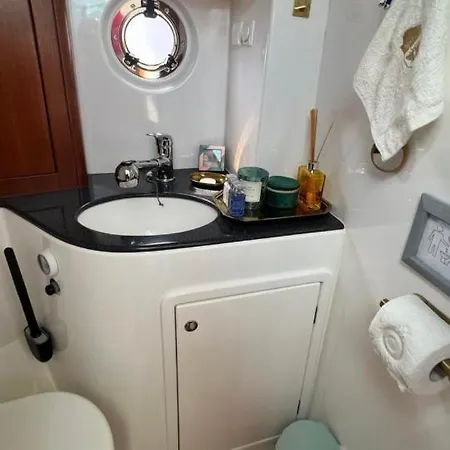 Yacht Queen B Houseboat * Sopot