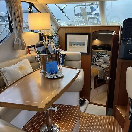Yacht Queen B Houseboat * Sopoty